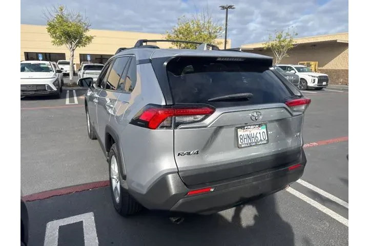 $19995 : Toyota RAV4 2019 XLE 4dr SUV image 2