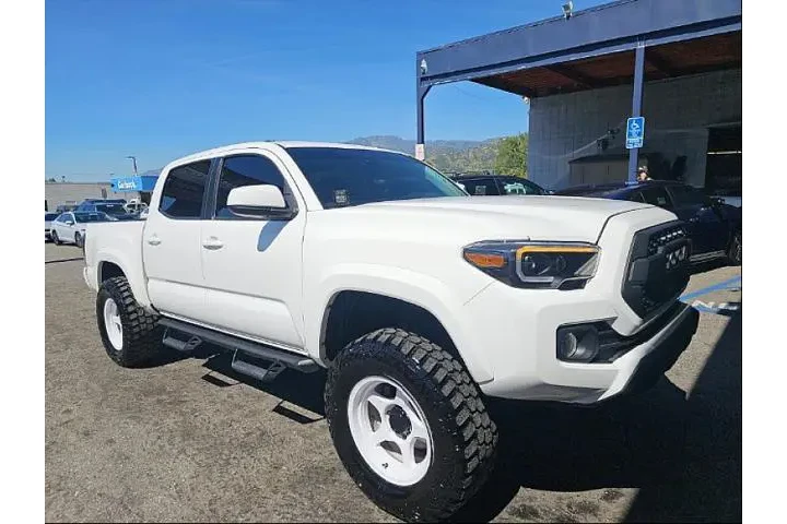 $37495 : Toyota Tacoma 2023 4x2 TRD O image 2