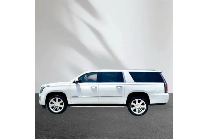 $29990 : 2018 Escalade ESV Luxury image 7