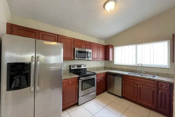 $1355 : 3 Bedroom home in Las Vegas image 5