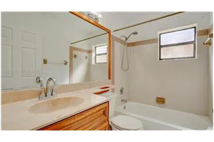 $2425 : Rental property with 3 bedro image 7