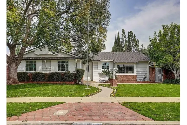 $2500 : Beautiful 3Bedroom For Rent image 1