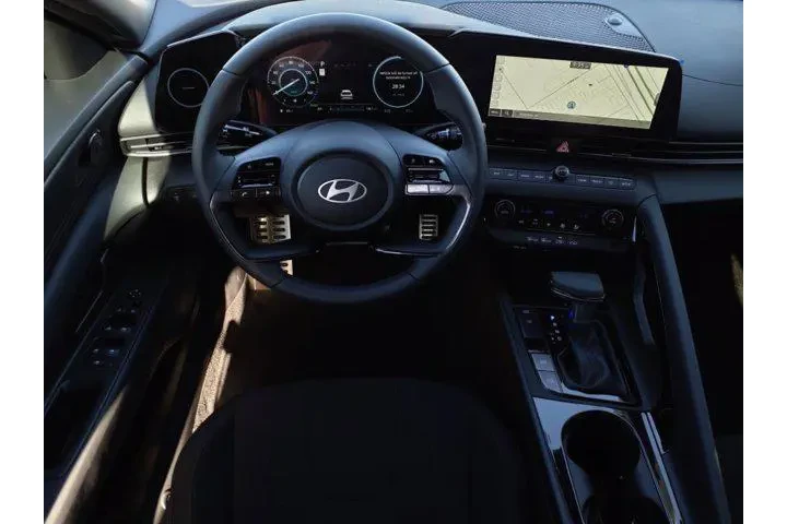 $27700 : Hyundai ELANTRA Hybrid 2025 image 8