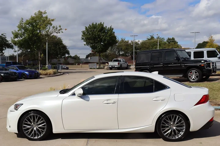 $24438 : 2018 IS 300 AWD image 7