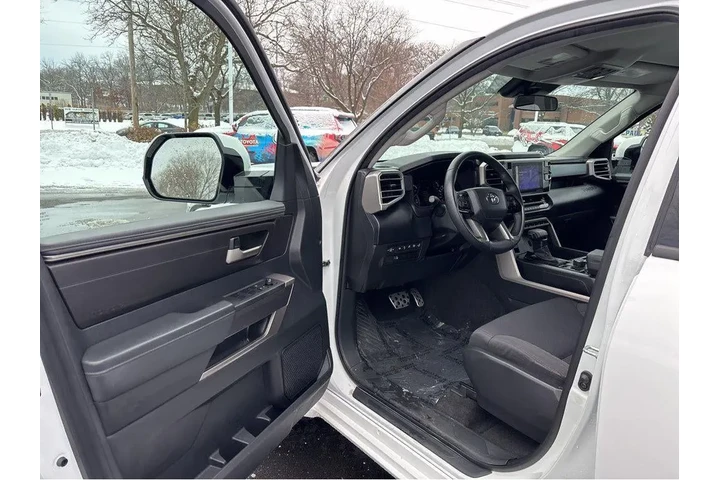 $40597 : 2022 Tundra SR5 CREW image 2