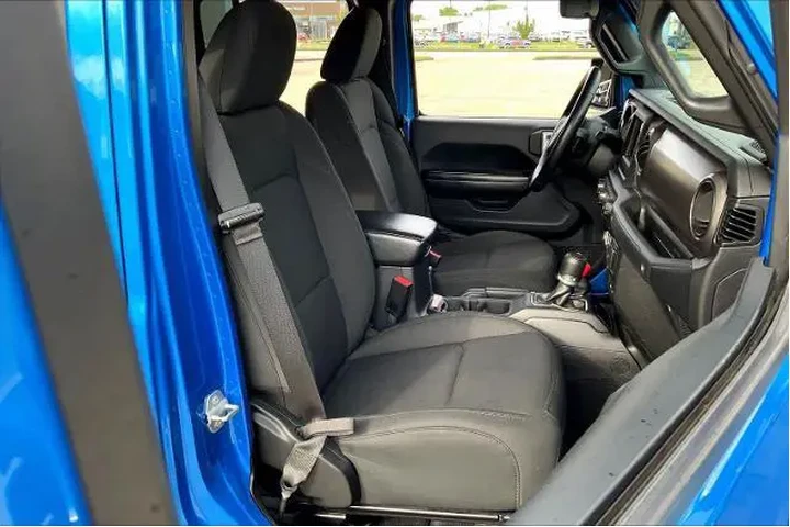 $29721 : Jeep Gladiator 2021 4x4 Spor image 9