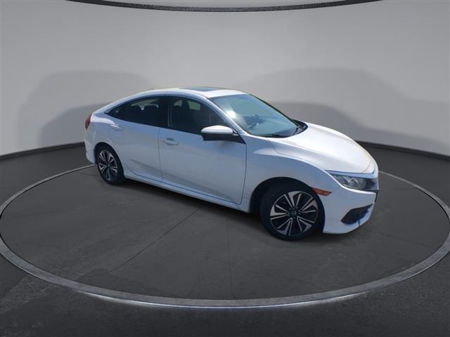 PRE-OWNED 2018 HONDA CIVIC SE image 2