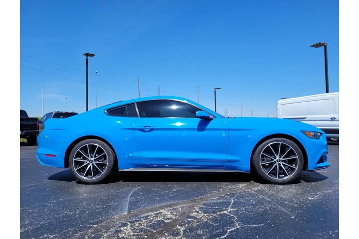 $16449 : Ford Mustang 2017 EcoBoost 2 image 2