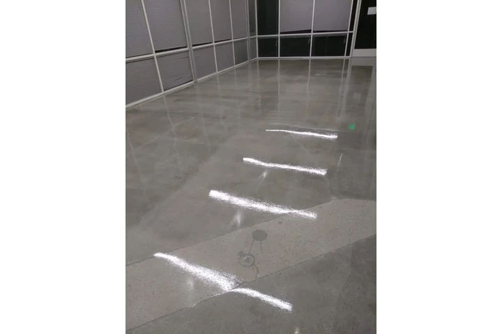 Lavado y encerado de pisos image 3