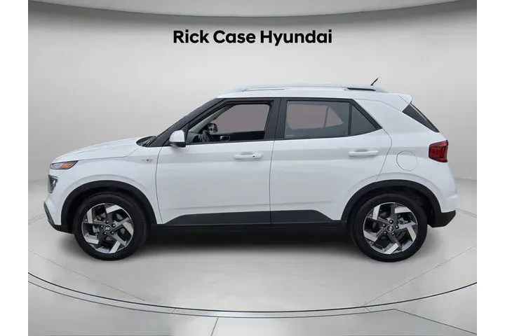 $23414 : Hyundai VENUE 2025 SEL 4dr C image 2