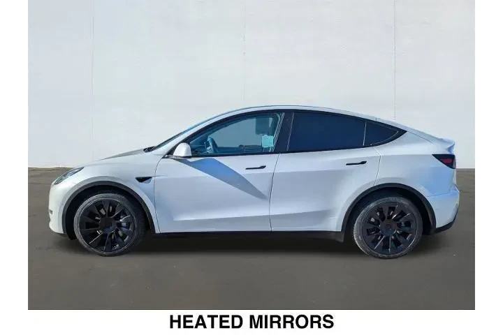$24875 : Tesla Model Y 2021 AWD Long image 2