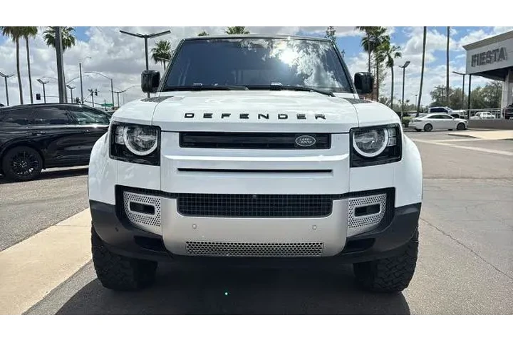 $39852 : Land Rover Defender 2022 AWD image 3
