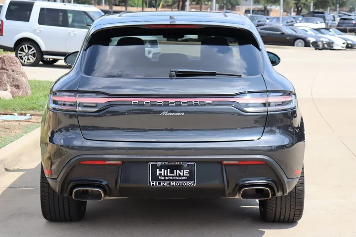 $43996 : 2023 Macan image 9