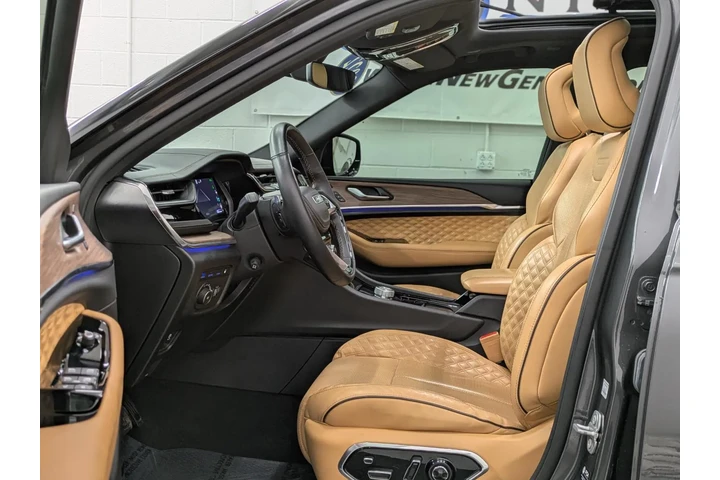 $35495 : Pre-Owned 2022 Grand Cherokee image 2