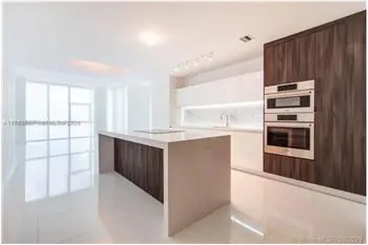 $9900 : Rental property with 3 bedro image 8