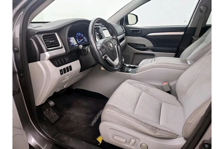 $19998 : Toyota Highlander 2015 LE 4d image 10