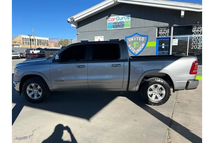 2019 RAM 1500 Laramie Crew Ca image 7