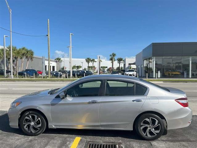 $14800 : 2017 Honda Accord image 4