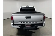 $28995 : Toyota Tacoma 2020 4x2 TRD O thumbnail