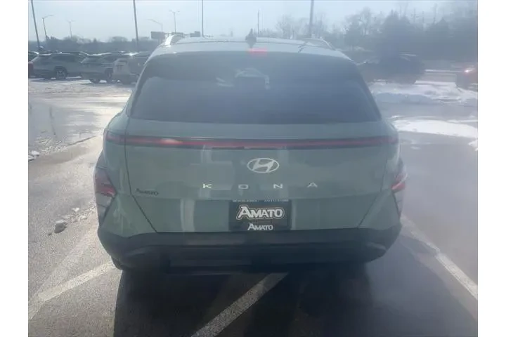 $22988 : Hyundai KONA 2025 AWD SEL 4d image 4