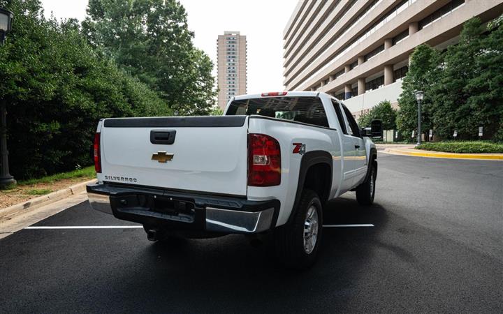 $15000 : 2010 CHEVROLET SILVERADO 2500 image 4