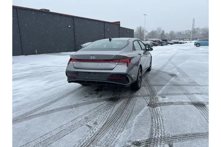 $25980 : Hyundai ELANTRA 2025 SEL Con image 9