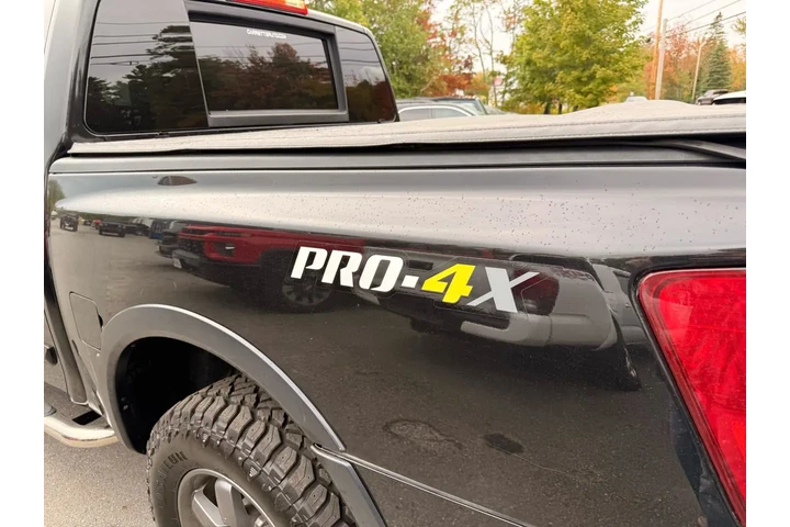 $22900 : Nissan Titan 2015 4x4 SV 4dr image 6