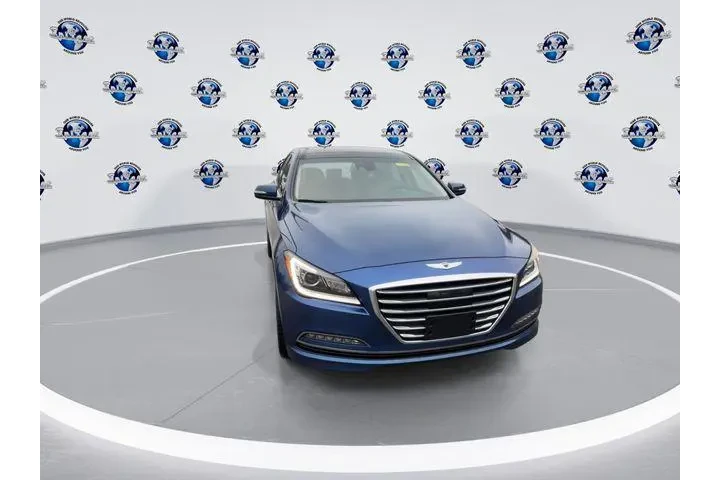 $16490 : Hyundai Genesis 2016 3.8L 4d image 2