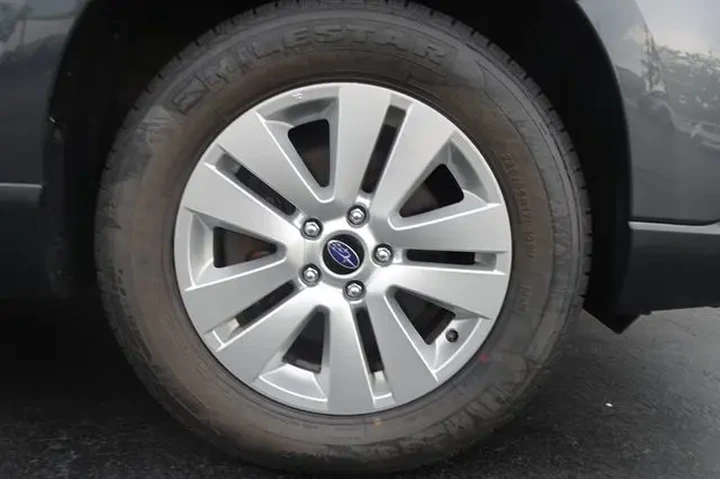 $18999 : 2019 Outback image 10