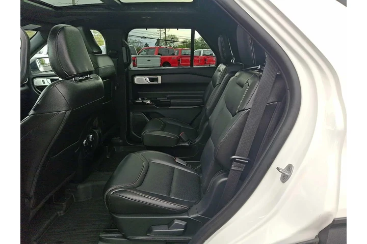 $35900 : Ford Explorer 2022 AWD ST 4d image 10