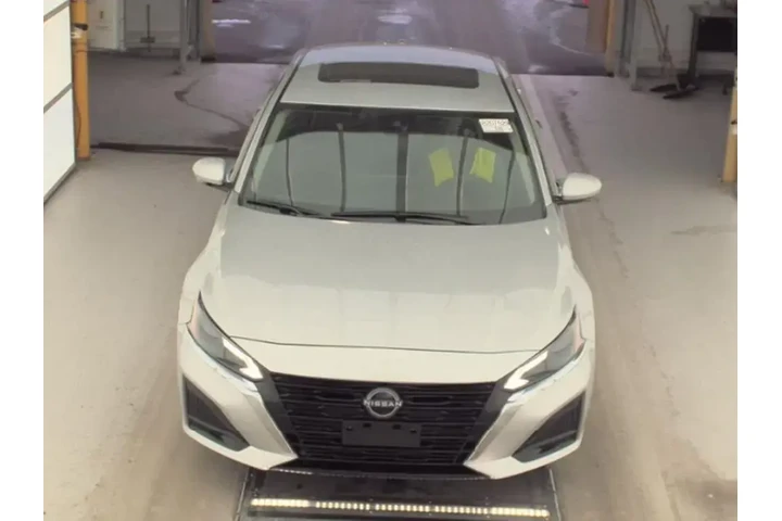 $19990 : Nissan Altima 2023 2.5 SL 4d image 2