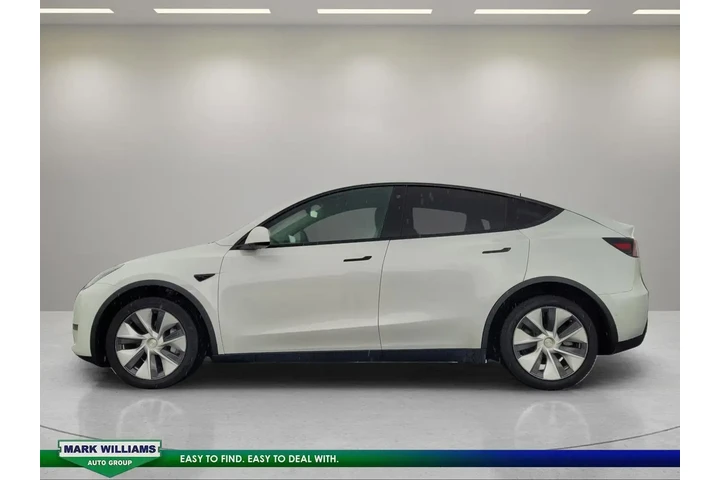 $26895 : Tesla Model Y 2021 AWD Long image 4