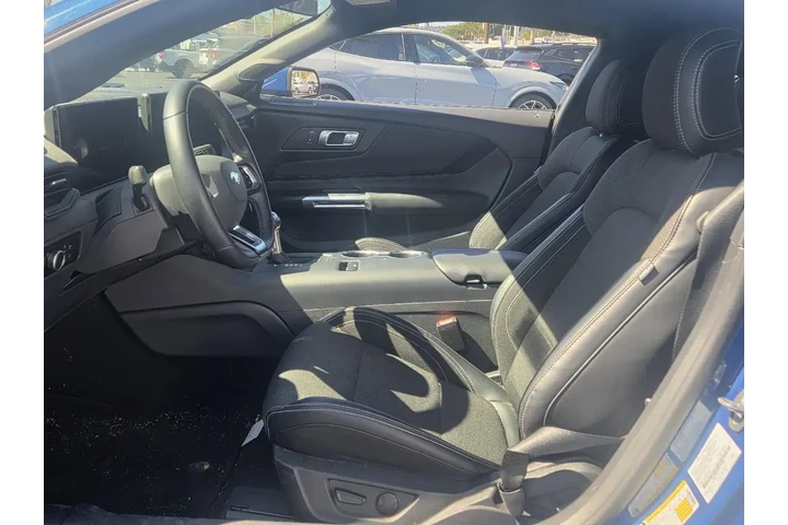 $30650 : Ford Mustang 2024 EcoBoost 2 image 9