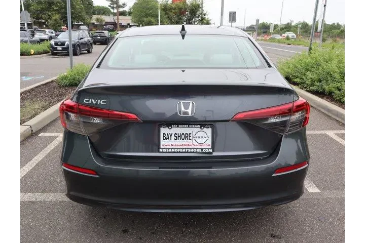 $20049 : Honda Civic 2024 LX 4dr Seda image 6