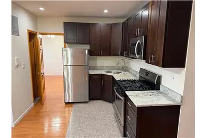 $2450 : Rental property with 1 bedro image 1