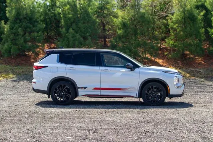 $24995 : Mitsubishi Outlander 2023 AW image 10