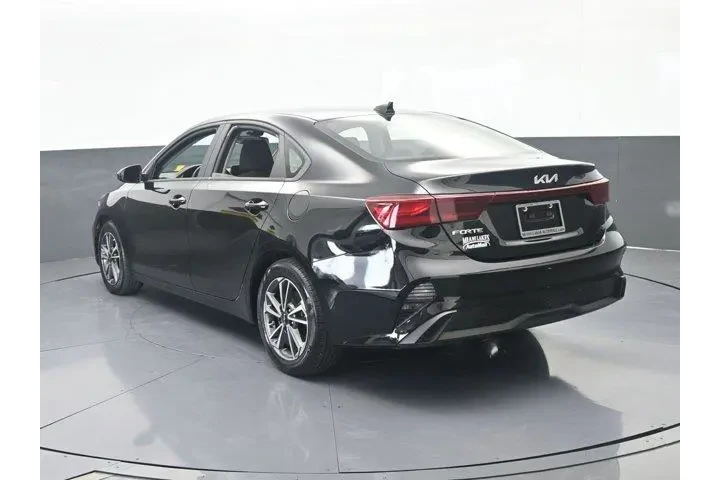 $16991 : Kia Forte 2023 LX 4dr Sedan image 4