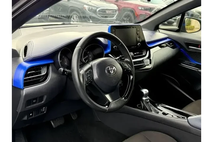 $16995 : Toyota C-HR 2020 XLE 4dr Cro image 10