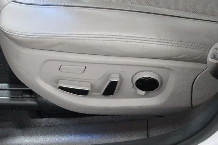 $24971 : Genesis G80 2018 3.8 4dr Sed image 8