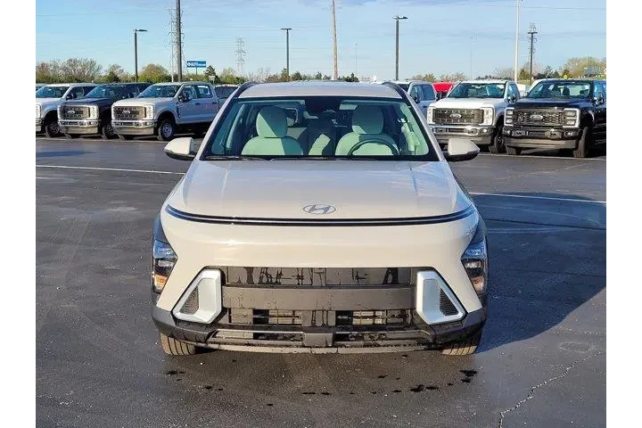 $24798 : Hyundai KONA 2025 SEL 4dr Cr image 8