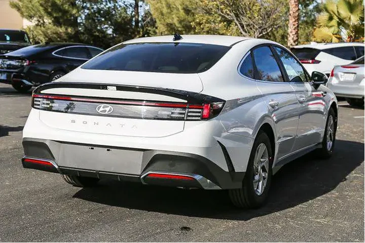 $24500 : Hyundai SONATA 2025 SE 4dr S image 4