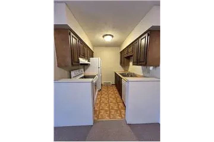 $750 : Rental property with 2 bedro image 6