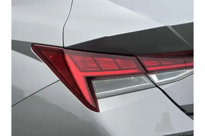 $17995 : Hyundai ELANTRA Hybrid 2023 image 9