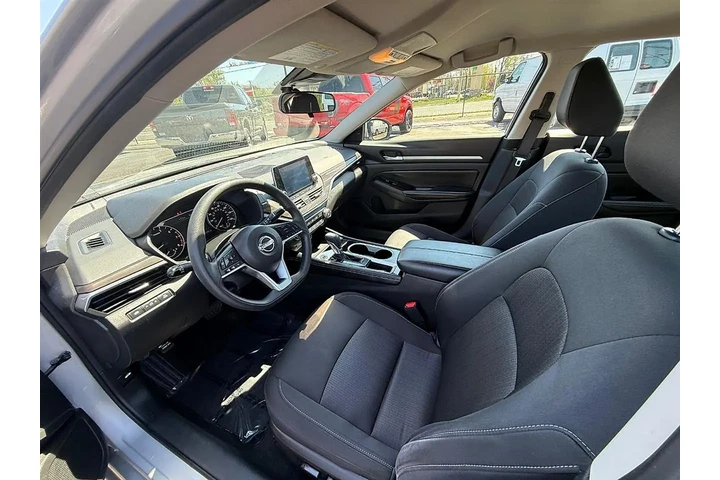 $21900 : 2023 Altima 2.5 SV image 5