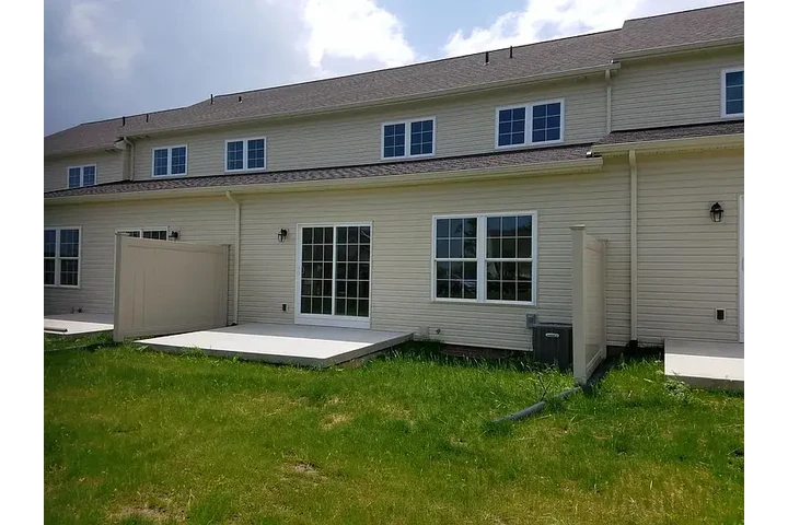 $1600 : Beautiful 3bd 3ba @ Lancaster image 10