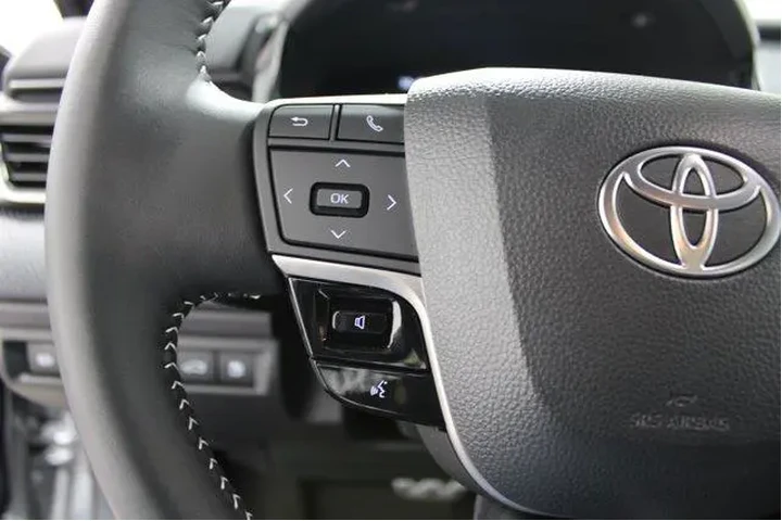 $31955 : Toyota Camry 2025 SE 4dr Sed image 10