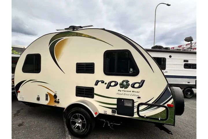$10900 : 2015 Forest River R-POD 171RP image 6