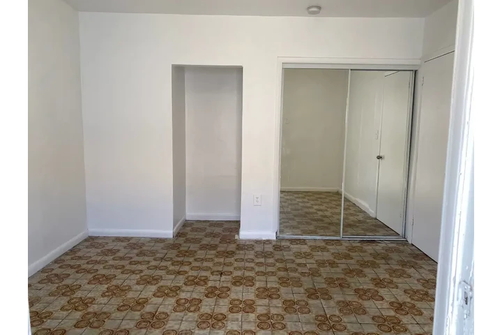 $1000 : Studio effic privado image 6