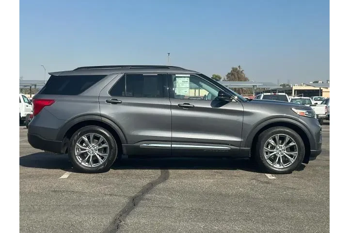 $34990 : Ford Explorer 2022 XLT 4dr S image 2