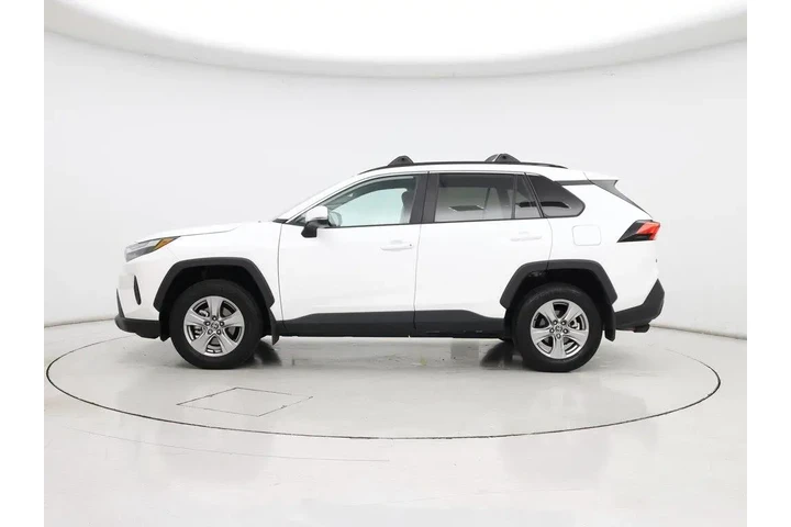 $30998 : Toyota RAV4 2022 AWD XLE 4dr image 3